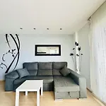 Luminoso En Santa Margarita Con Terraza Y Piscina, Cerca De La Playa De La Rubina - Es-258-79 * Rosas