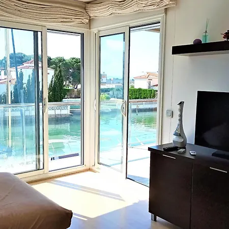 Apartment Luminoso En Santa Margarita Con Terraza Y Piscina, Cerca De La Playa De La Rubina - Es-258-79 Roses